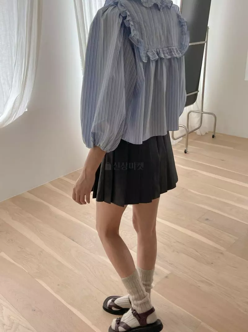 Dailyjud - Korean Women Fashion - #romanticstyle - Pintuck Frill Blouse - 2