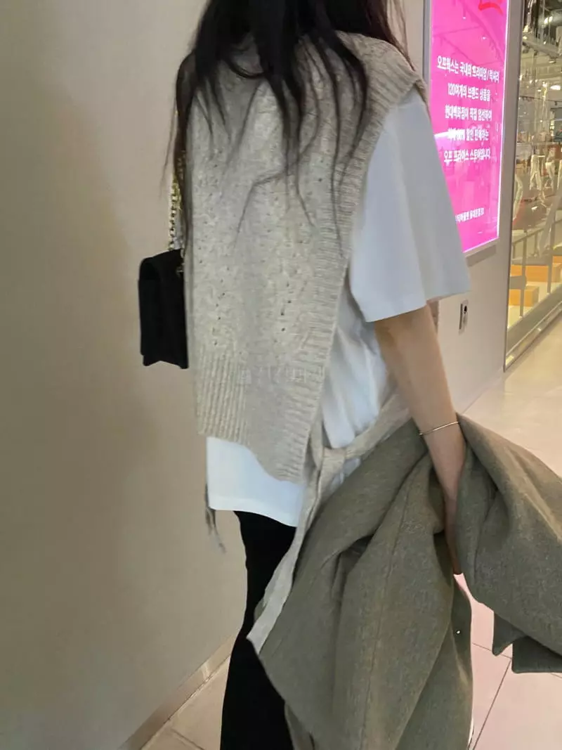 Duplo - Korean Women Fashion - #momslook - Scsi Wool Vest - 3