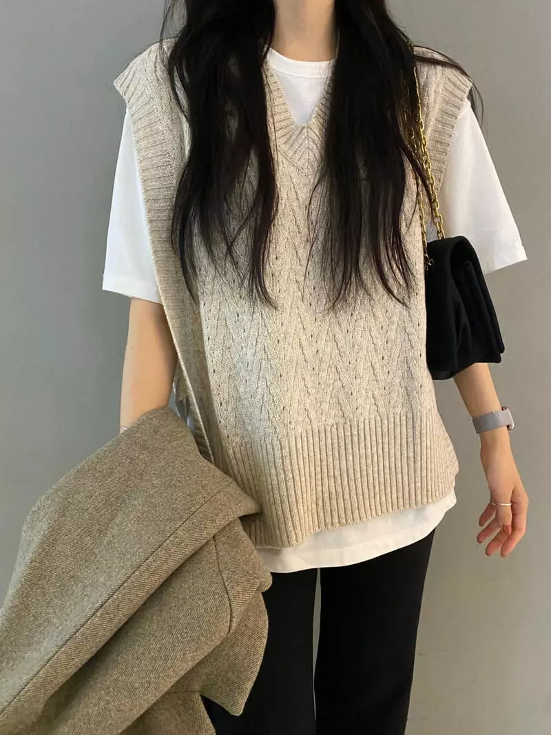 Duplo - Korean Women Fashion - #momslook - Scsi Wool Vest - 4