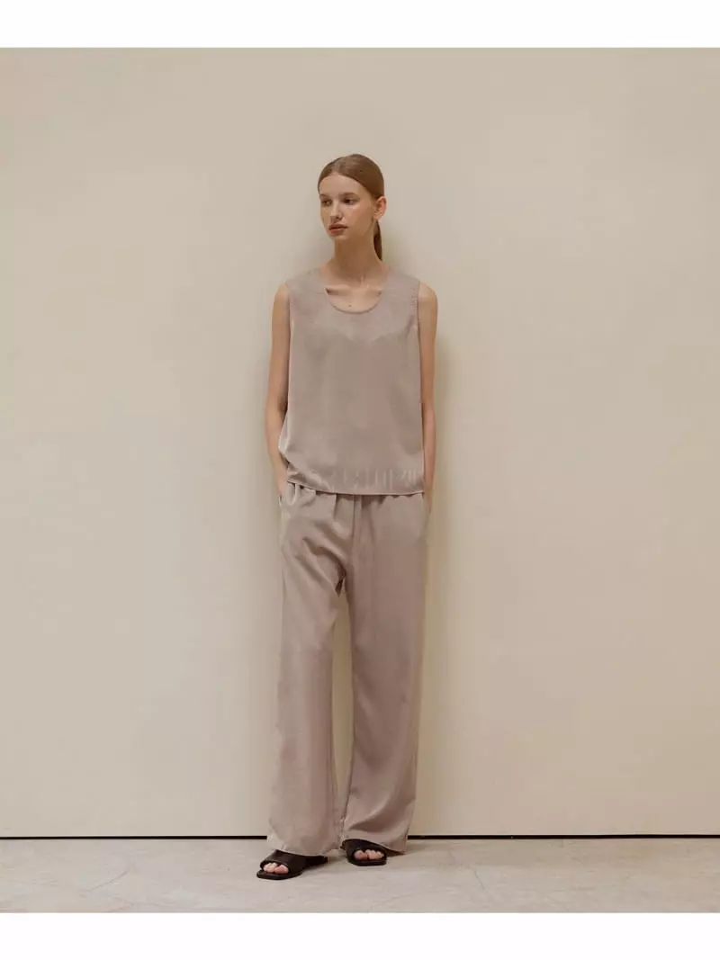 Floaty - Korean Women Fashion - #momslook - Mud Sleevelss Blouse