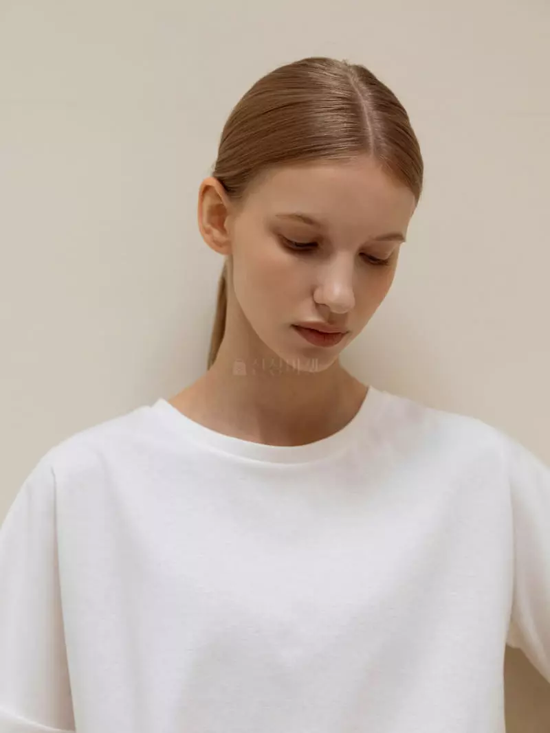 Floaty - Korean Women Fashion - #vintageinspired - Cabra Tee - 4