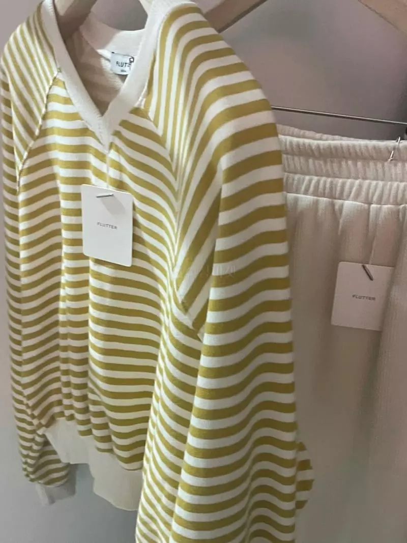 Flutter - Korean Women Fashion - #momslook - V Sweatshirt