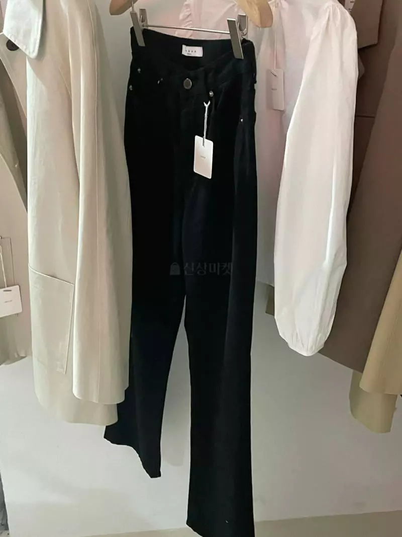 Flutter - Korean Women Fashion - #pursuepretty - Fold Black Jeans