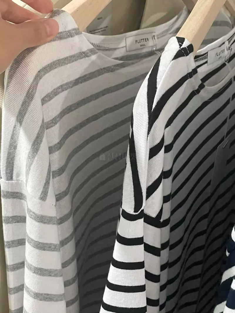 Flutter - Korean Women Fashion - #womensfashion - Siant Tee - 2