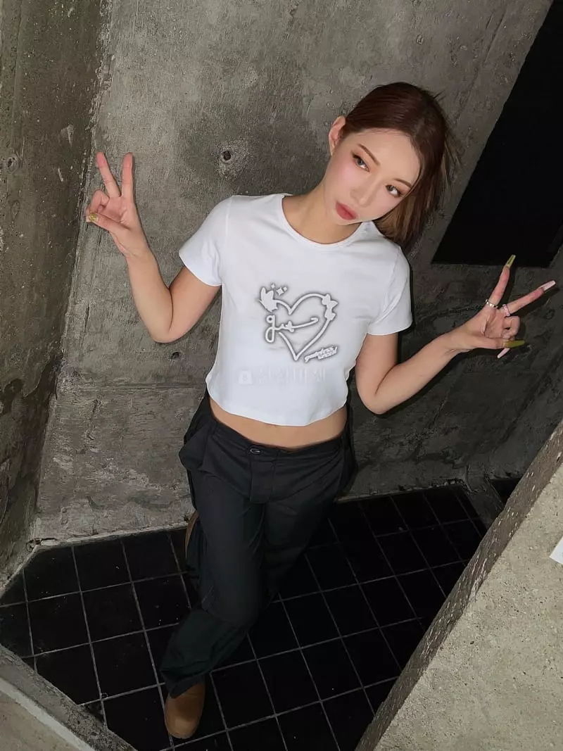 Gateless - Korean Women Fashion - #shopsmall - Heart Tee