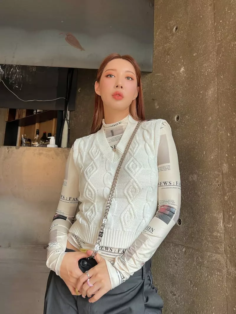 Gateless - Korean Women Fashion - #thelittlethings - Pattern Vest Knit