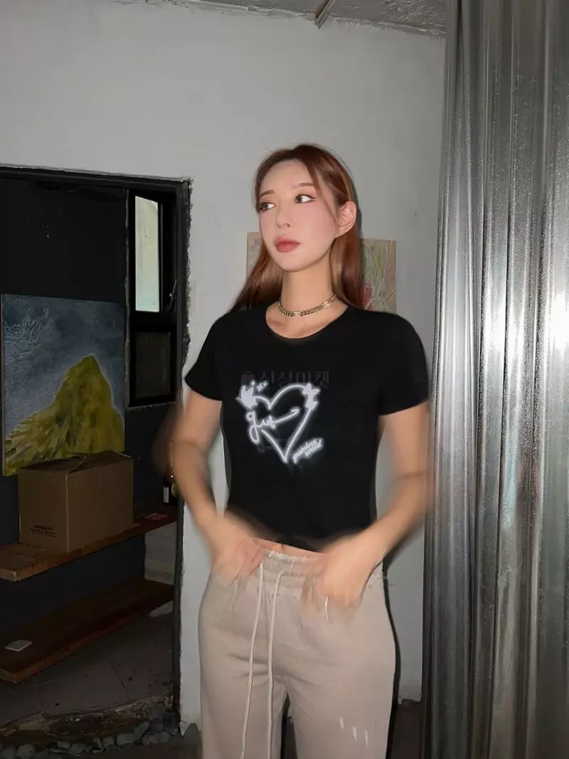 Gateless - Korean Women Fashion - #womensfashion - Heart Tee - 7