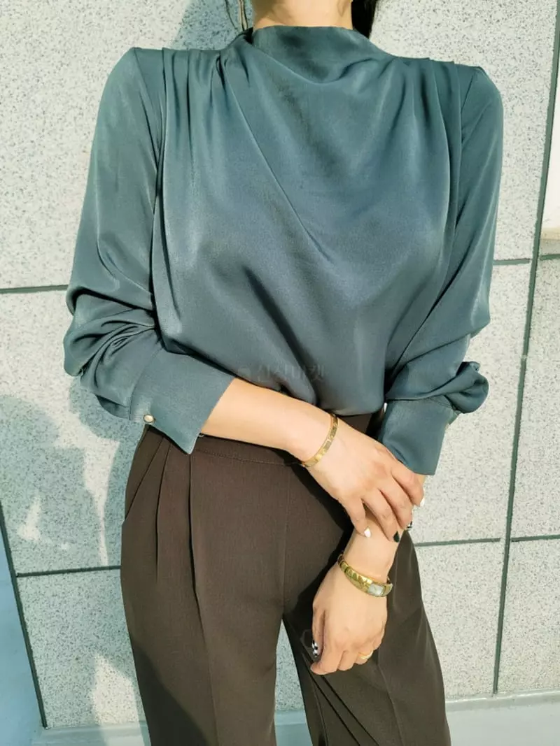 Gratia - Korean Women Fashion - #momslook - Shine Blouse - 2