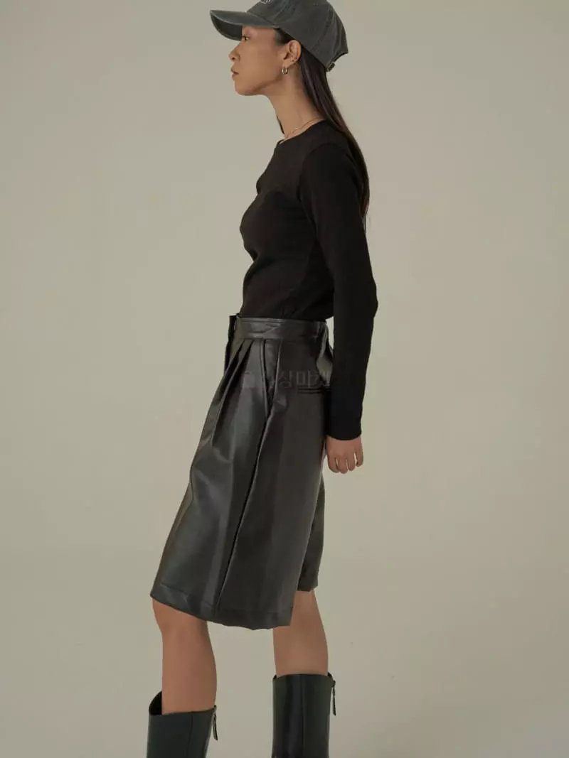Howl - Korean Women Fashion - #momslook - Smile Leather Pants - 10