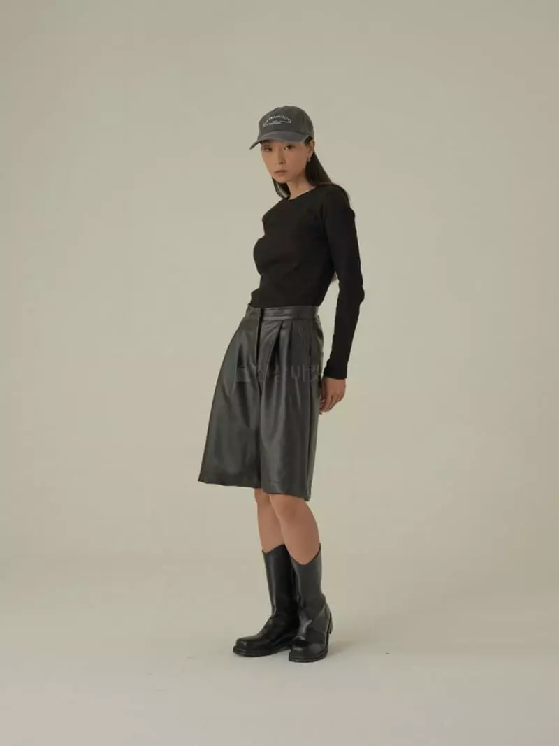 Howl - Korean Women Fashion - #momslook - Smile Leather Pants - 8