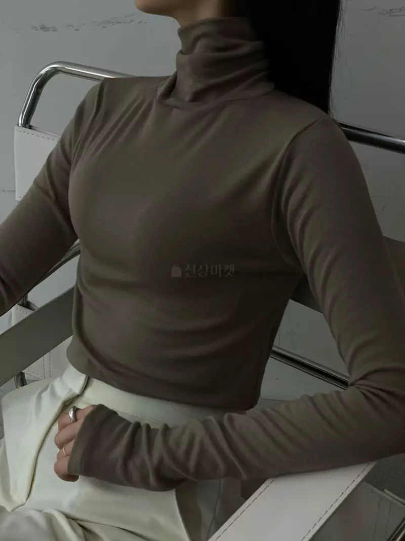Howl - Korean Women Fashion - #momslook - Basic Incision Turtleneck Tee - 11