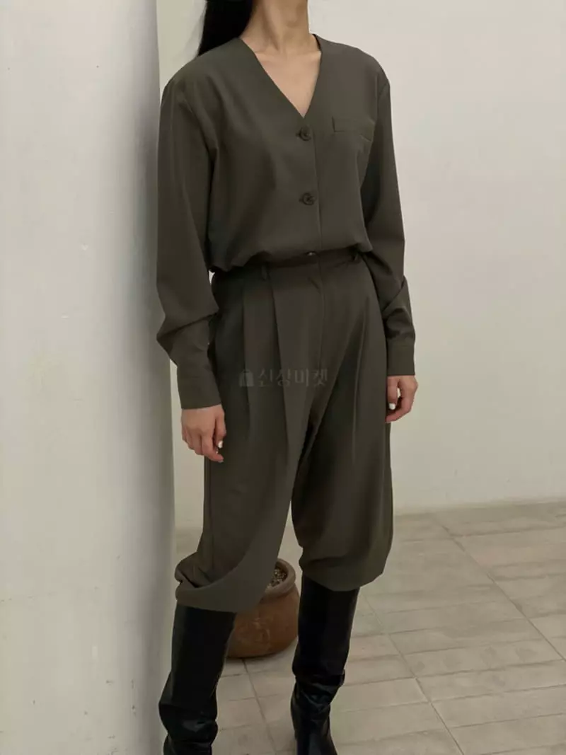 Howl - Korean Women Fashion - #momslook - MOA V-neck Blouse - 5