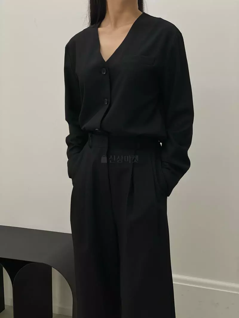 Howl - Korean Women Fashion - #momslook - MOA V-neck Blouse - 8