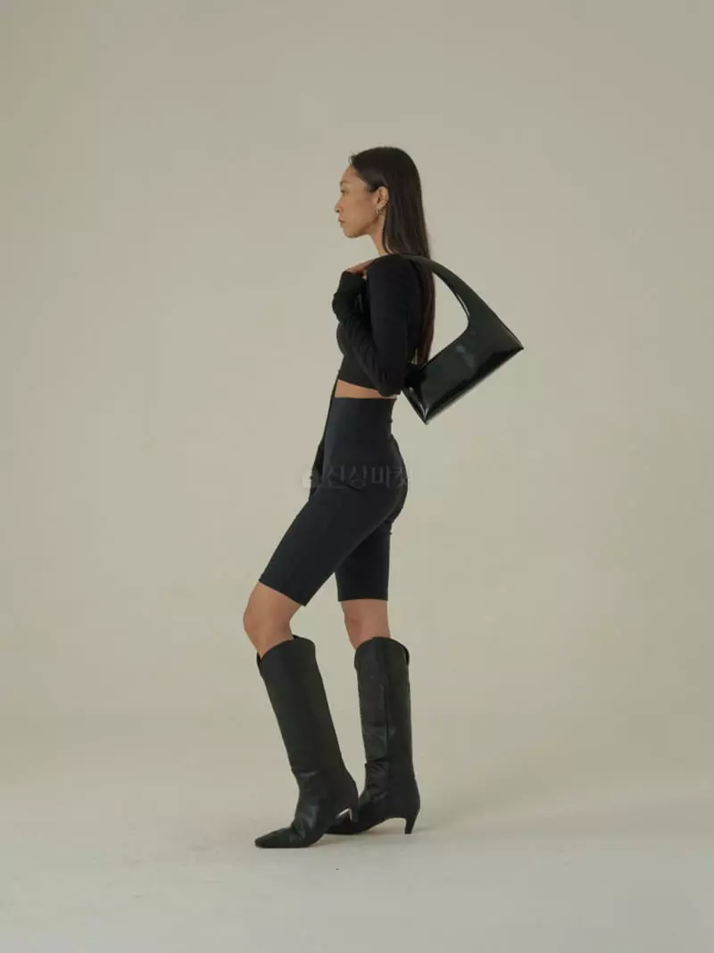Howl - Korean Women Fashion - #momslook - Knee Length Leggings