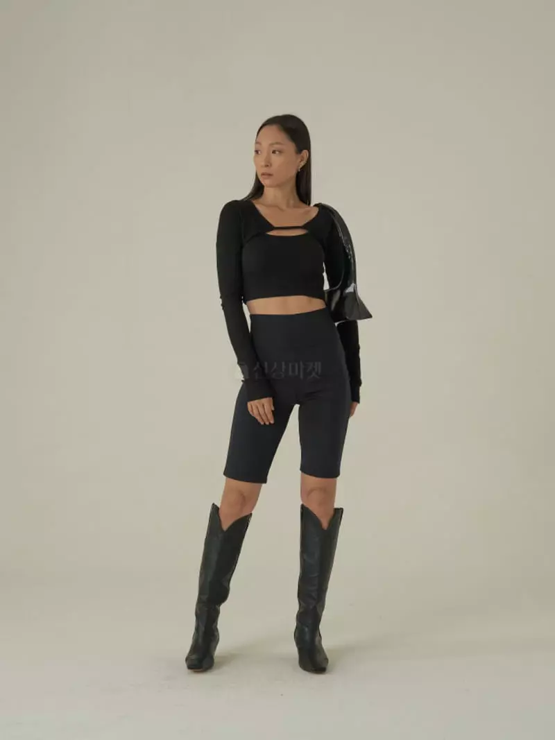 Howl - Korean Women Fashion - #momslook - Knee Length Leggings - 2