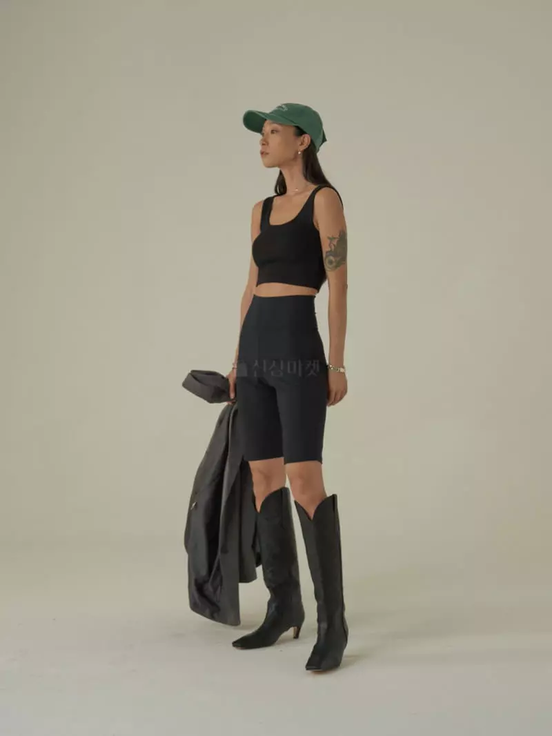Howl - Korean Women Fashion - #romanticstyle - Knee Length Leggings - 8