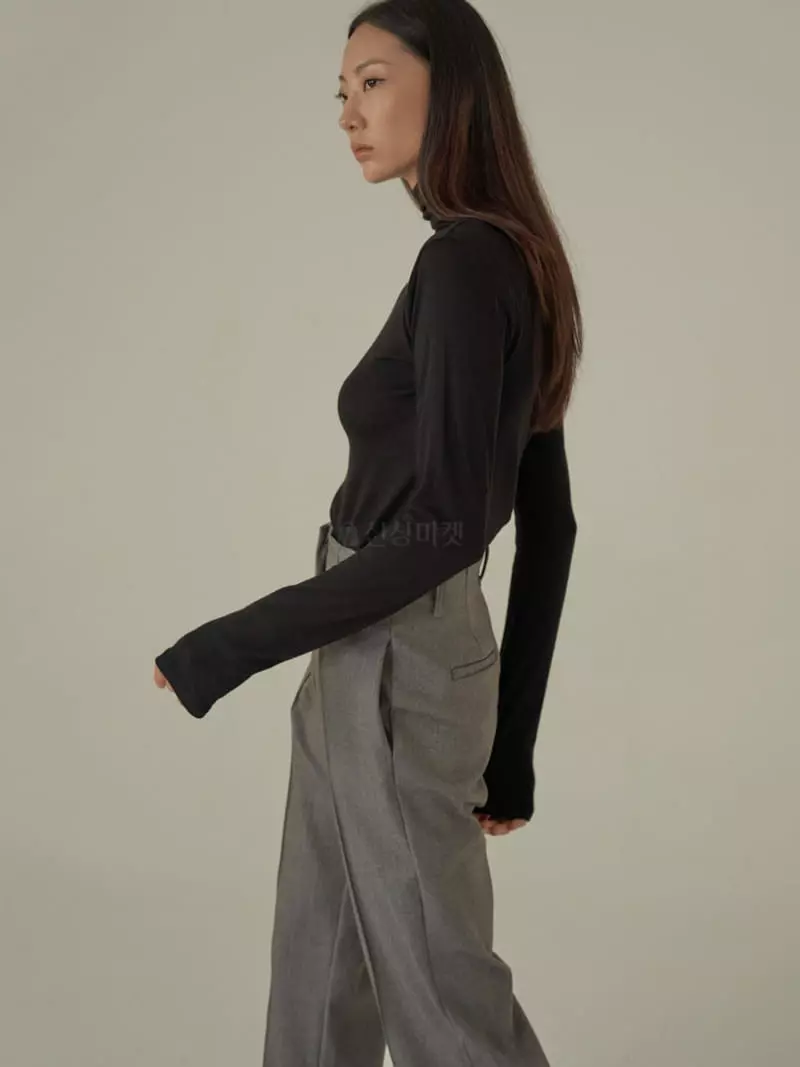 Howl - Korean Women Fashion - #womensfashion - Basic Incision Turtleneck Tee