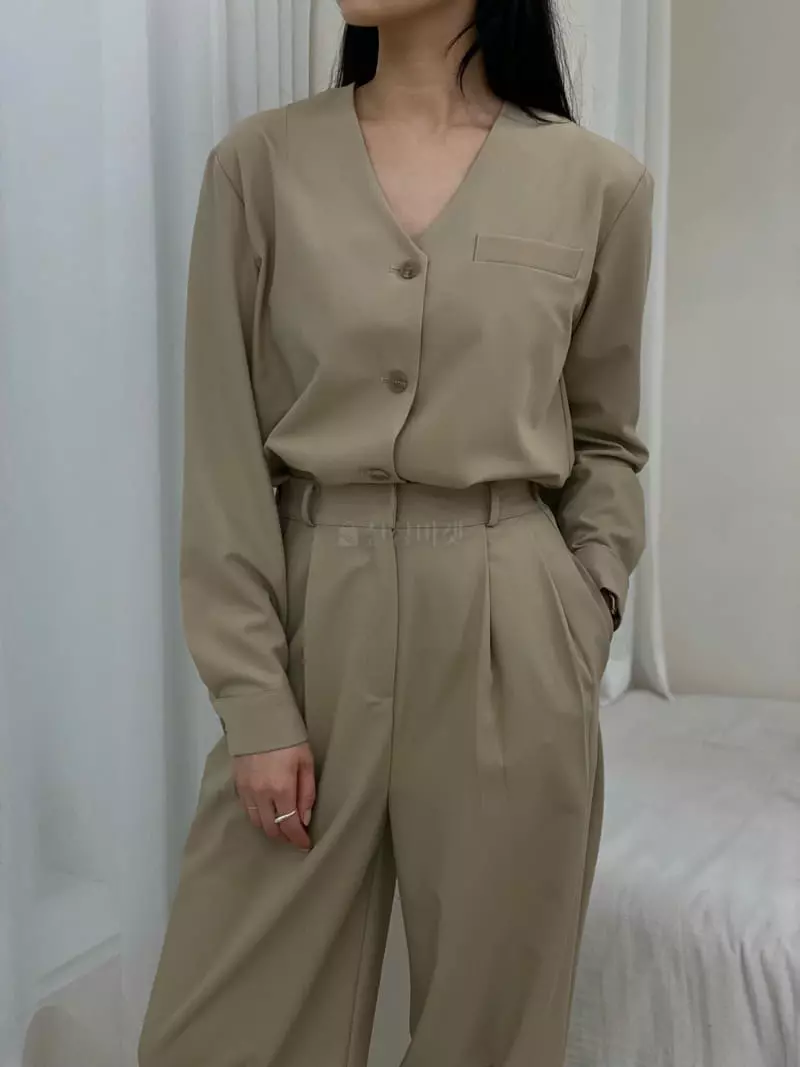 Howl - Korean Women Fashion - #womensfashion - MOA V-neck Blouse - 2