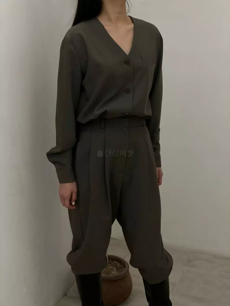Howl - Korean Women Fashion - #womensfashion - MOA V-neck Blouse - 6