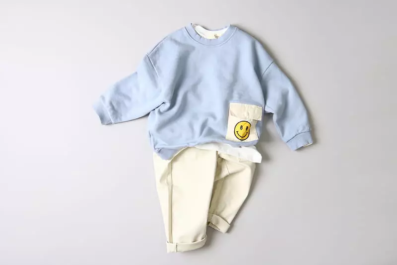 Hyvaa - Korean Children Fashion - #toddlerclothing - Pocket Smile Sweatshirt - 12
