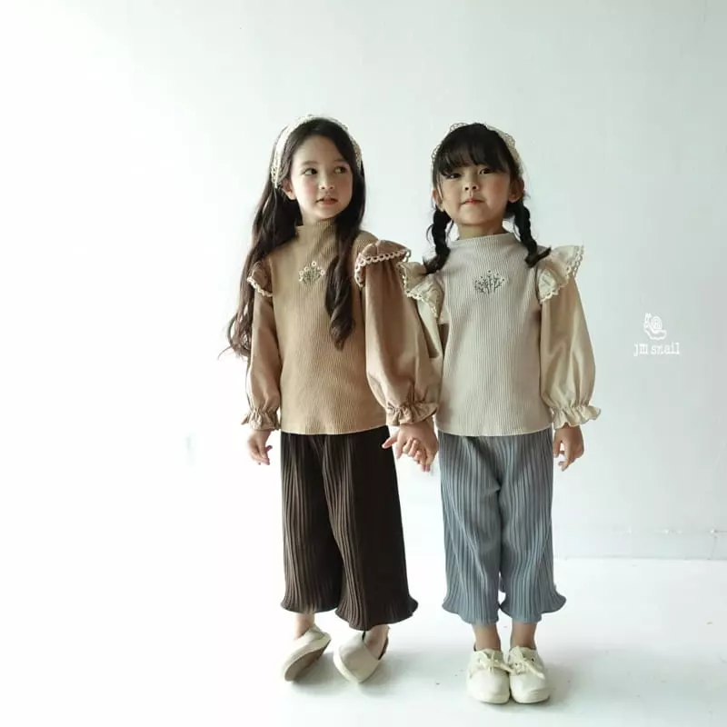 JM Snail - Korean Children Fashion - #childofig - Flower Embroidery Tee