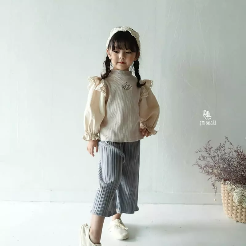 JM Snail - Korean Children Fashion - #childofig - Flower Embroidery Tee - 2
