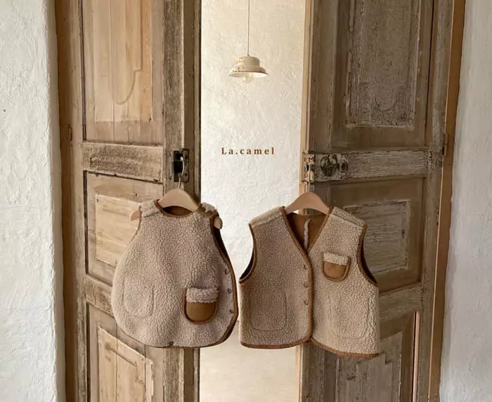 La Camel - Korean Children Fashion - #designkidswear - Kini Reversible Lamb Vest - 2