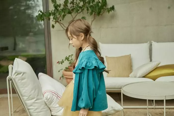 Mumunbaba - Korean Children Fashion - #kidsshorts - Big Collar Rib Blouse - 2