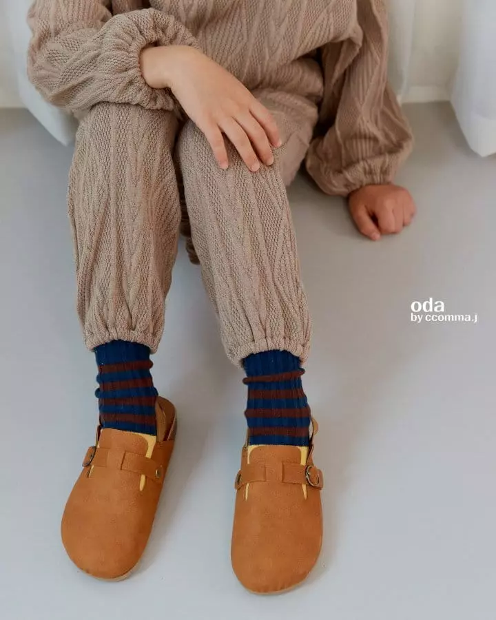 Oda - Korean Children Fashion - #prettylittlegirls - Dia Knit Top Bottom Set - 10