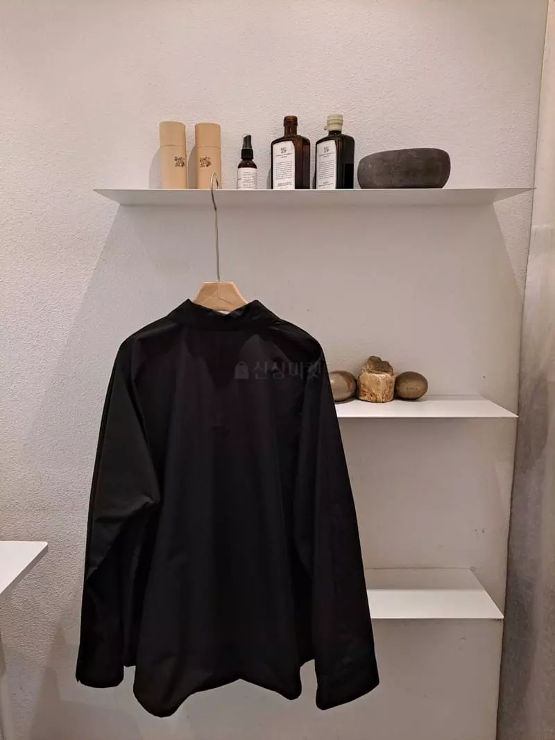 3Rooms - Korean Women Fashion - #momslook - Lips Pocket Shirt - 11