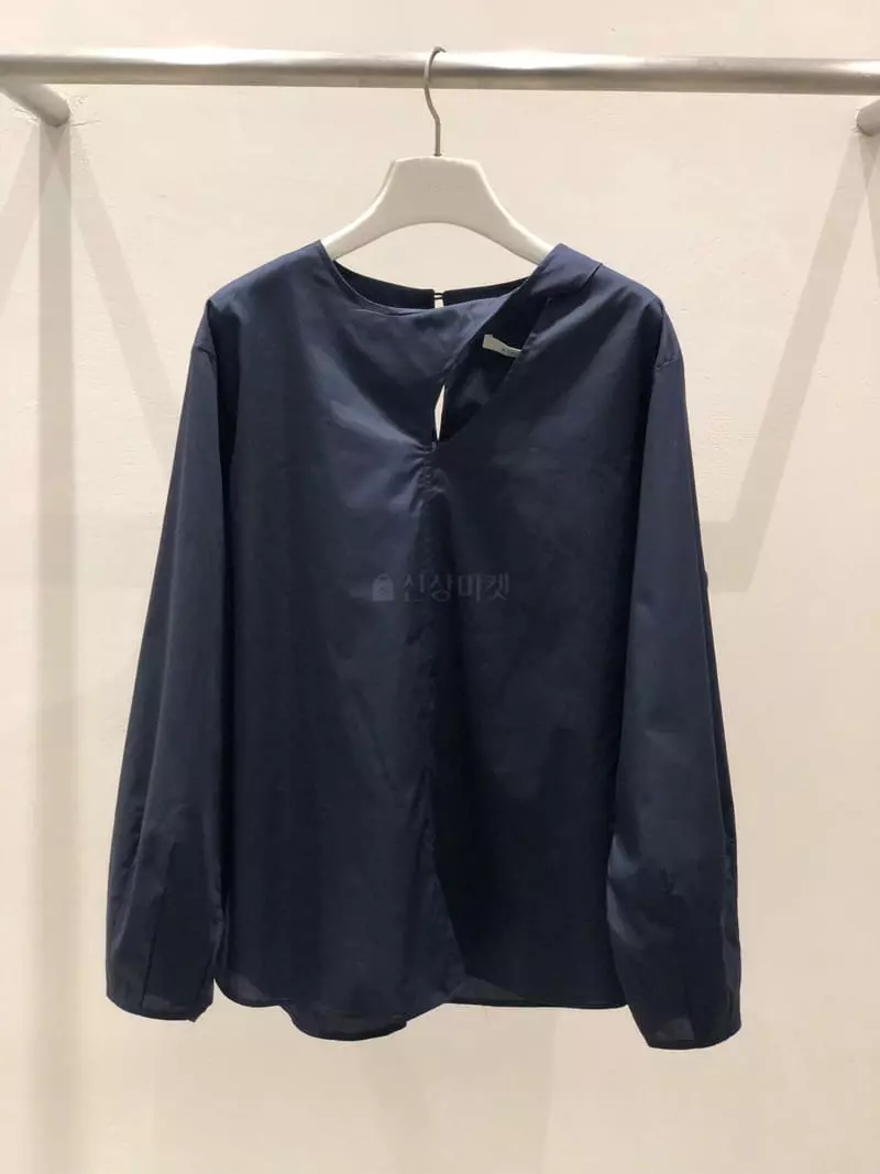 A The A - Korean Women Fashion - #vintagekidsstyle - Twist Blouse - 11
