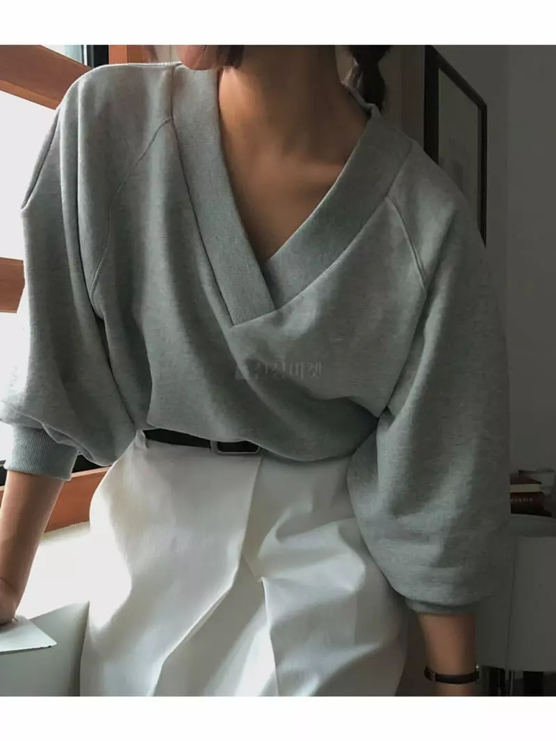 A Want - Korean Women Fashion - #womensfashion - Nomal V Neck Sweatshirt