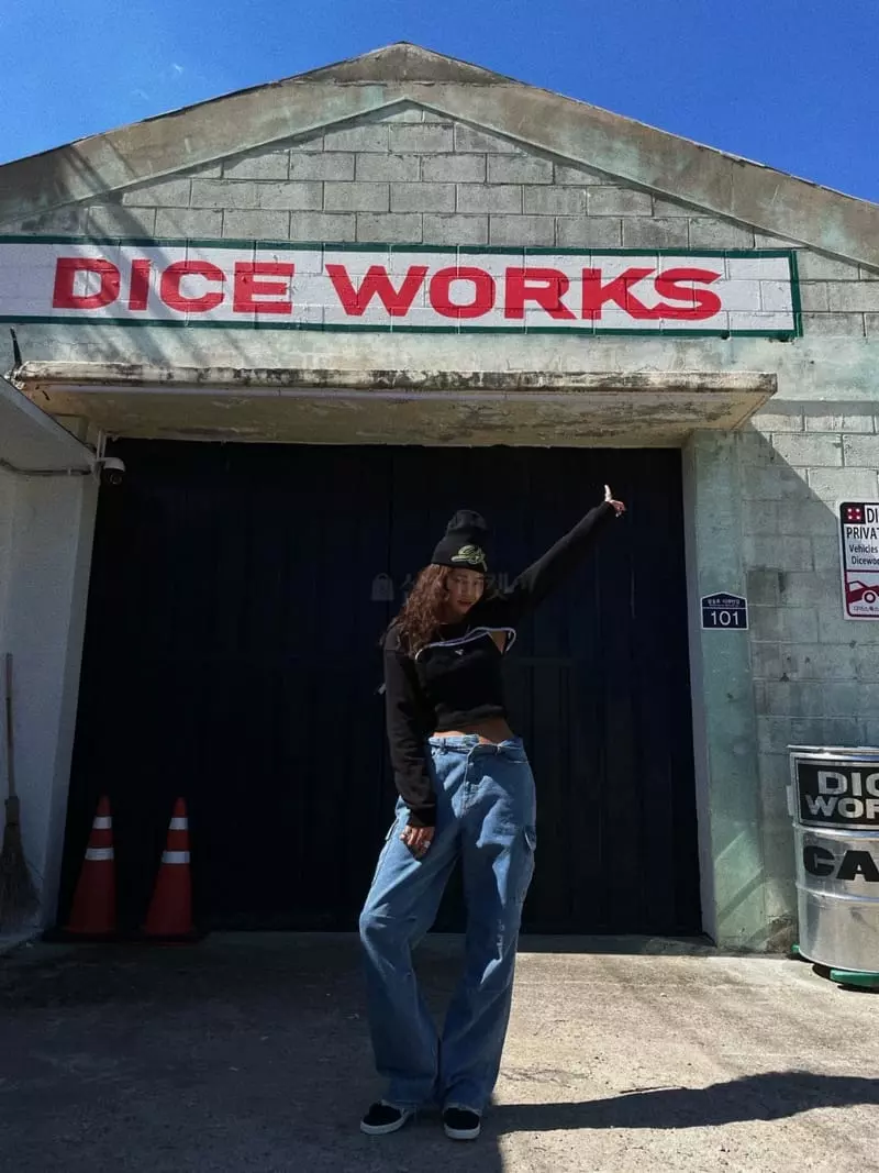 Abbeylee - Korean Women Fashion - #romanticstyle - Kick Jeans - 10