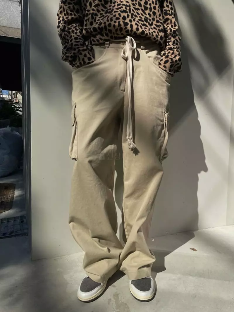 Abbeylee - Korean Women Fashion - #womensfashion - Minimal Cargo Pants - 10