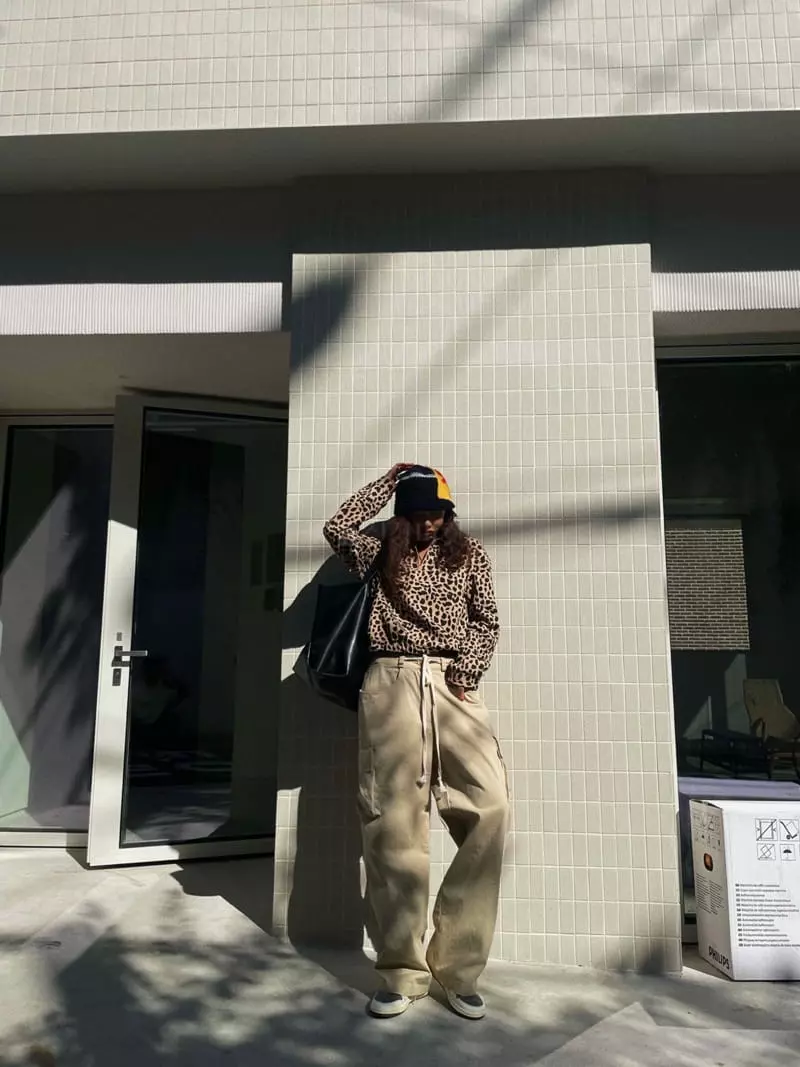 Abbeylee - Korean Women Fashion - #womensfashion - Minimal Cargo Pants - 6