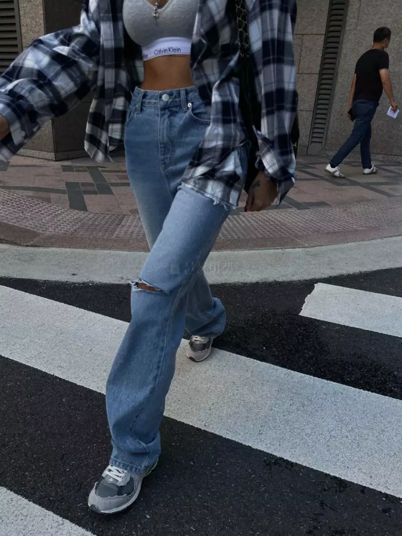 Abbeylee - Korean Women Fashion - #womensfashion - Over Leck Jeans - 11