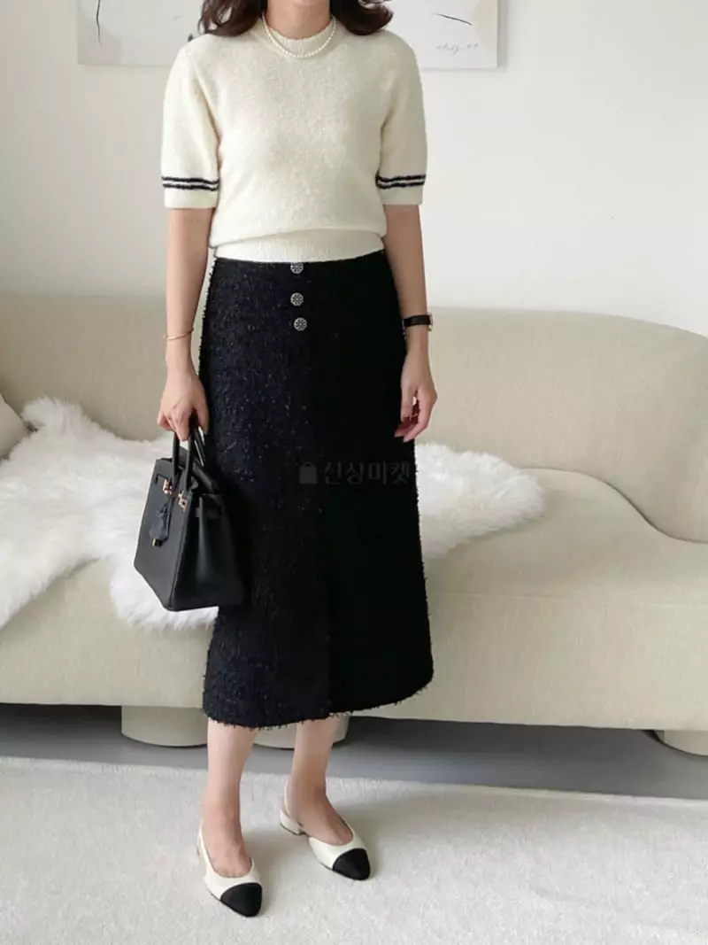 After Glow - Korean Women Fashion - #momslook - Bookle Round Knit Tee - 3