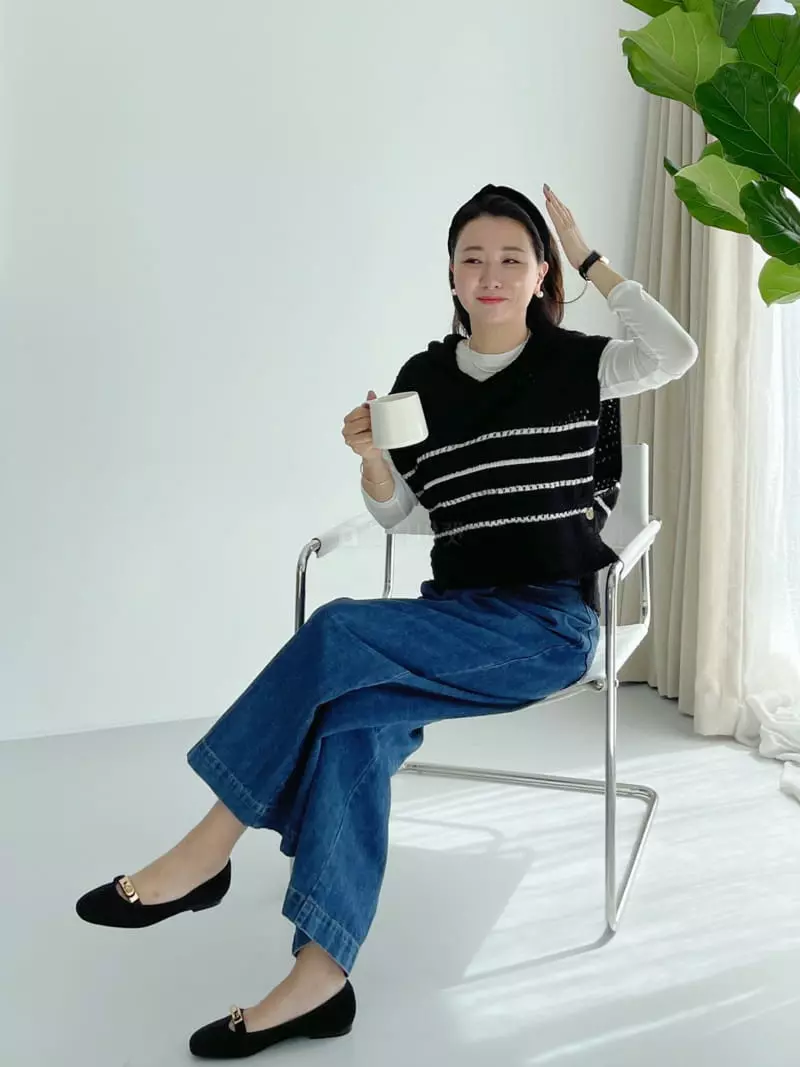 After Glow - Korean Women Fashion - #momslook - Marine Bookle Vest - 12