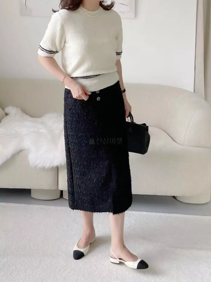 After Glow - Korean Women Fashion - #momslook - Bookle Round Knit Tee - 4