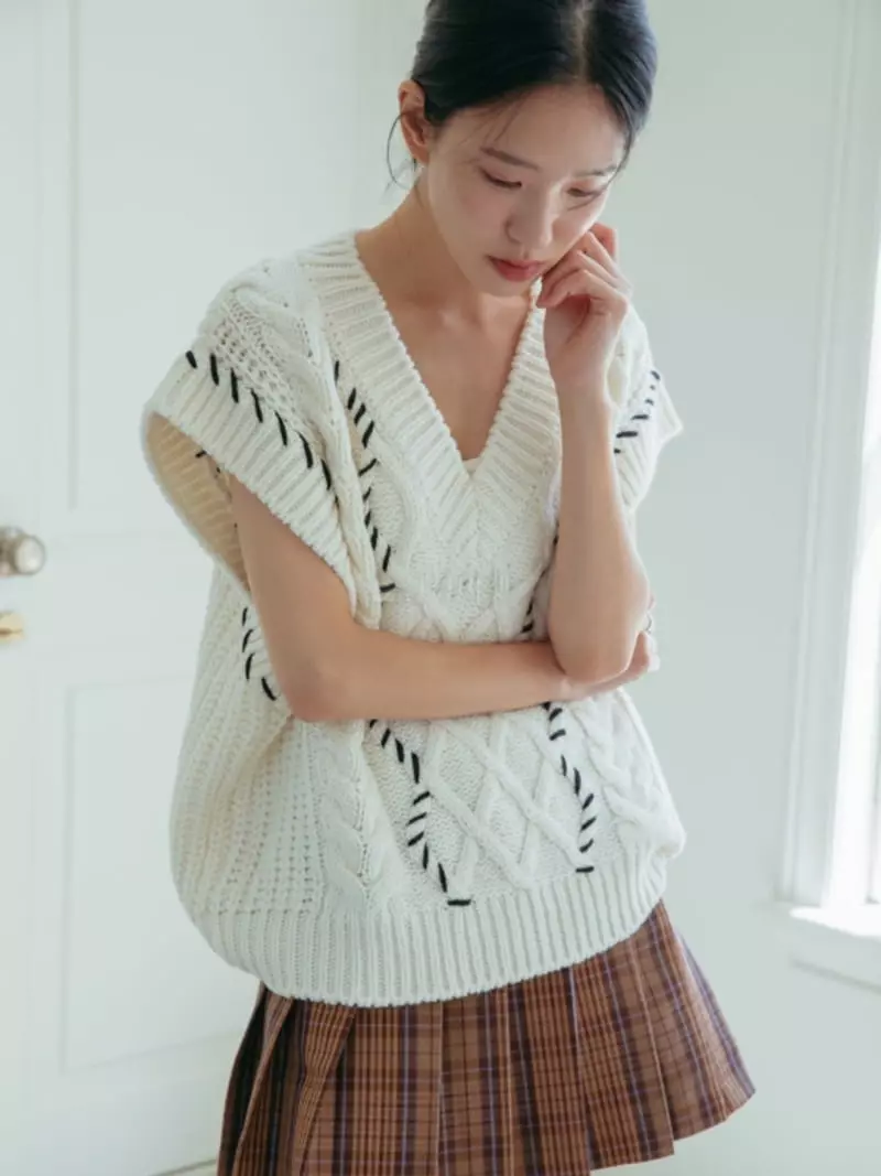 Almond Pepe - Korean Women Fashion - #momslook - Stitch Knit VESt - 7
