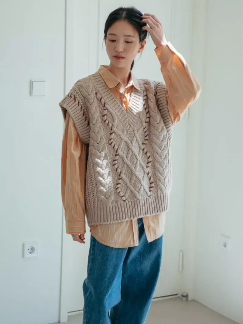 Almond Pepe - Korean Women Fashion - #romanticstyle - Stitch Knit VESt