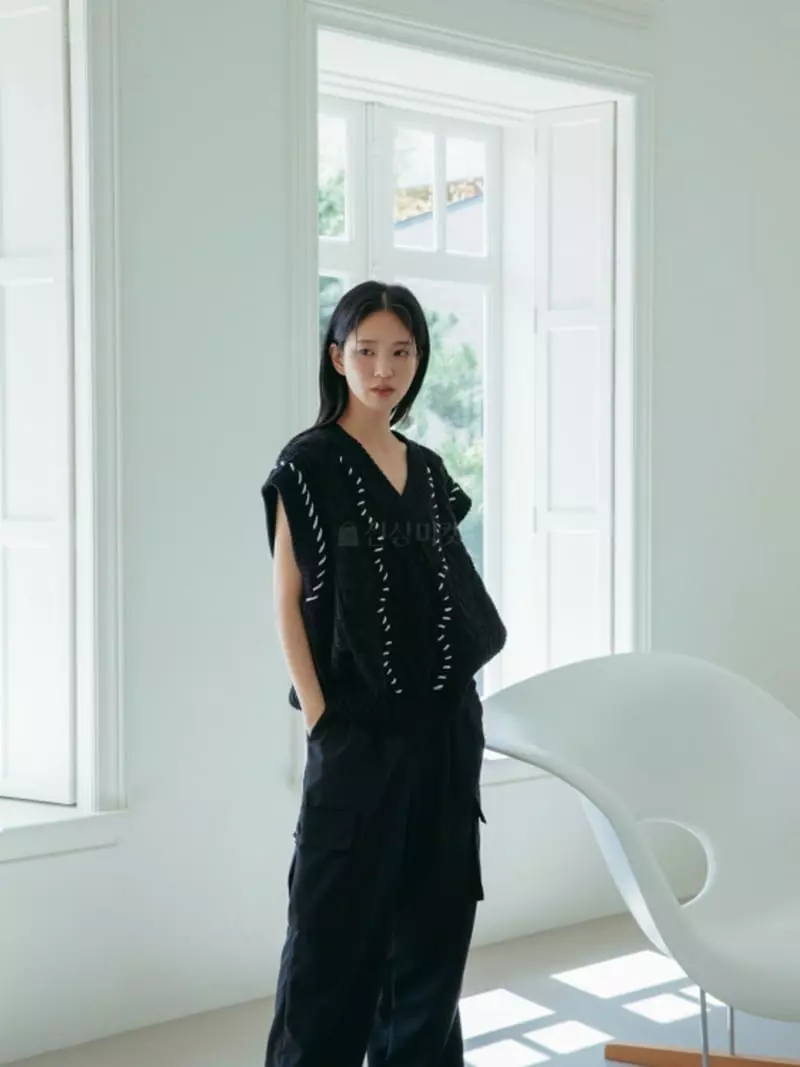 Almond Pepe - Korean Women Fashion - #womensfashion - Stitch Knit VESt - 10