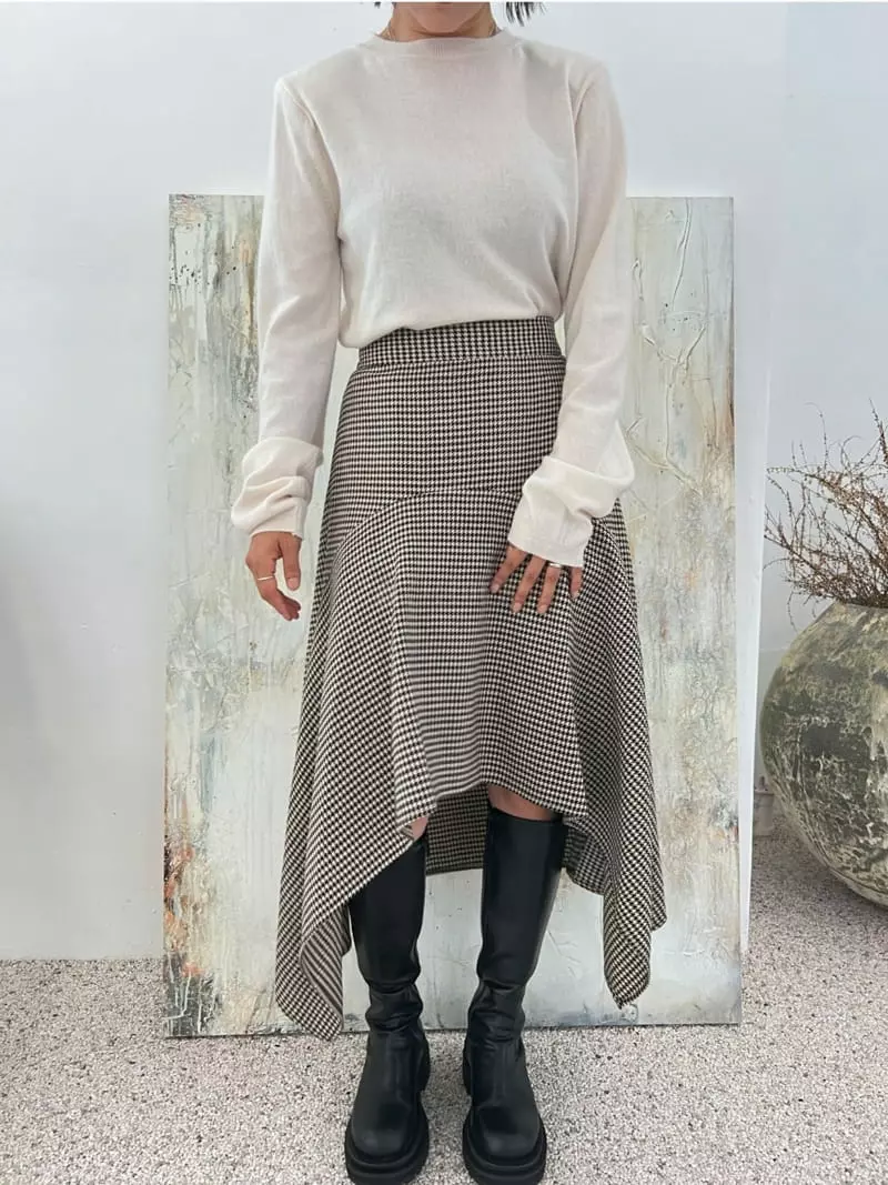 Analog Beige - Korean Women Fashion - #momslook - Jebi Back Skirt - 4