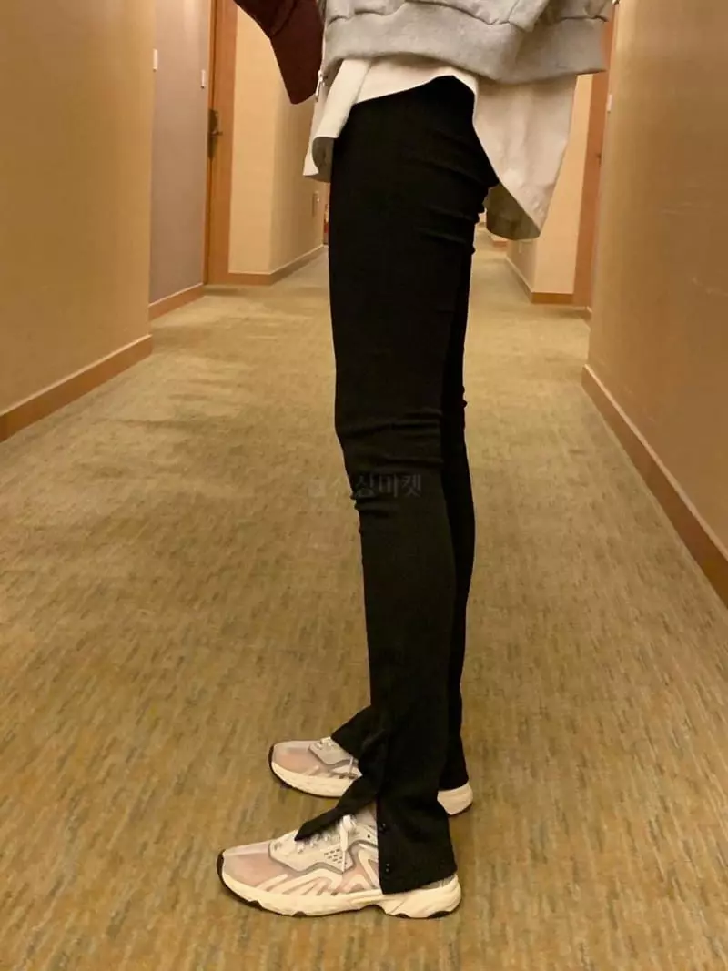 And Floyd - Korean Women Fashion - #womensfashion - Creamy Leggings