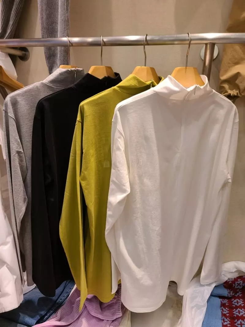 And More - Korean Women Fashion - #vintagekidsstyle - Lucy Zipper Turtleneck Tee - 4