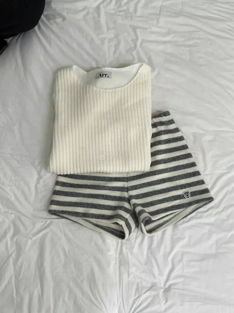 Arr - Korean Women Fashion - #momslook - Fleece Shorts - 2