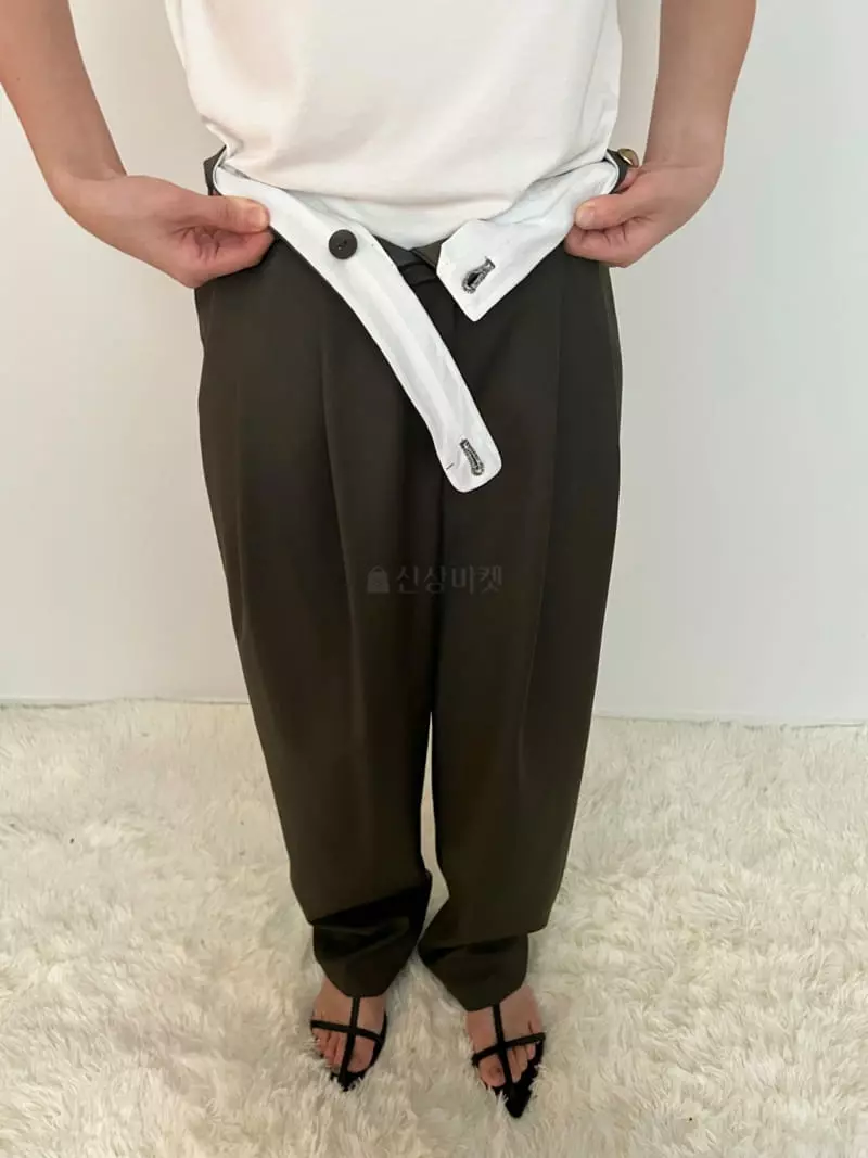 Arr - Korean Women Fashion - #momslook - Mell Button Pants - 4
