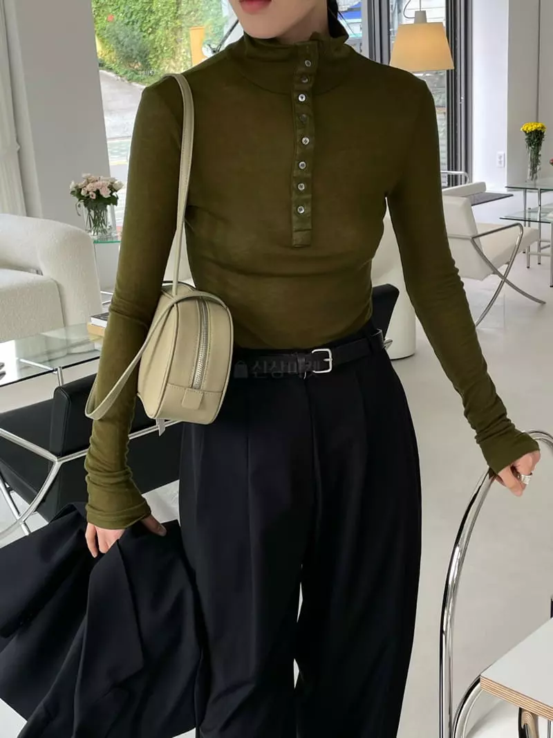 Atmosphere - Korean Women Fashion - #momslook - Open Turtleneck Tee - 3