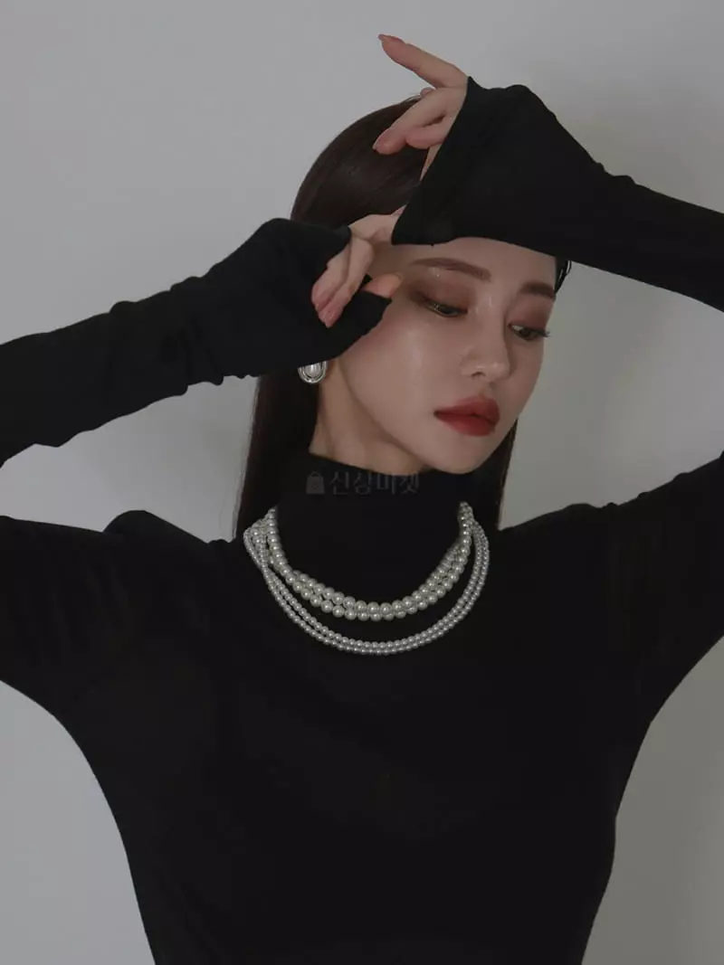 Auver_Fit - Korean Women Fashion - #womensfashion - Pad Turtleneck Slim Tee - 4