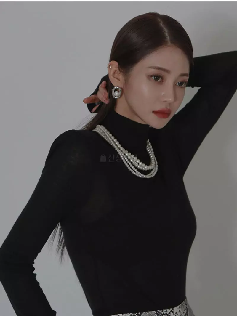 Auver_Fit - Korean Women Fashion - #momslook - Pad Turtleneck Slim Tee - 6